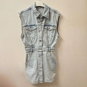 Women’s sleeveless open front denim dress.
